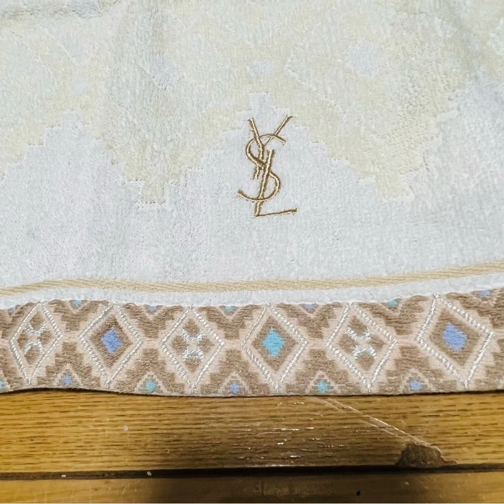 Yves Saint Laurent YSL Logo Beige & White Face/Hand Towel 35 cm x 35 cm